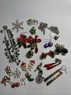 Festive Multicolor Christmas jewelry and Charms Set with Box
